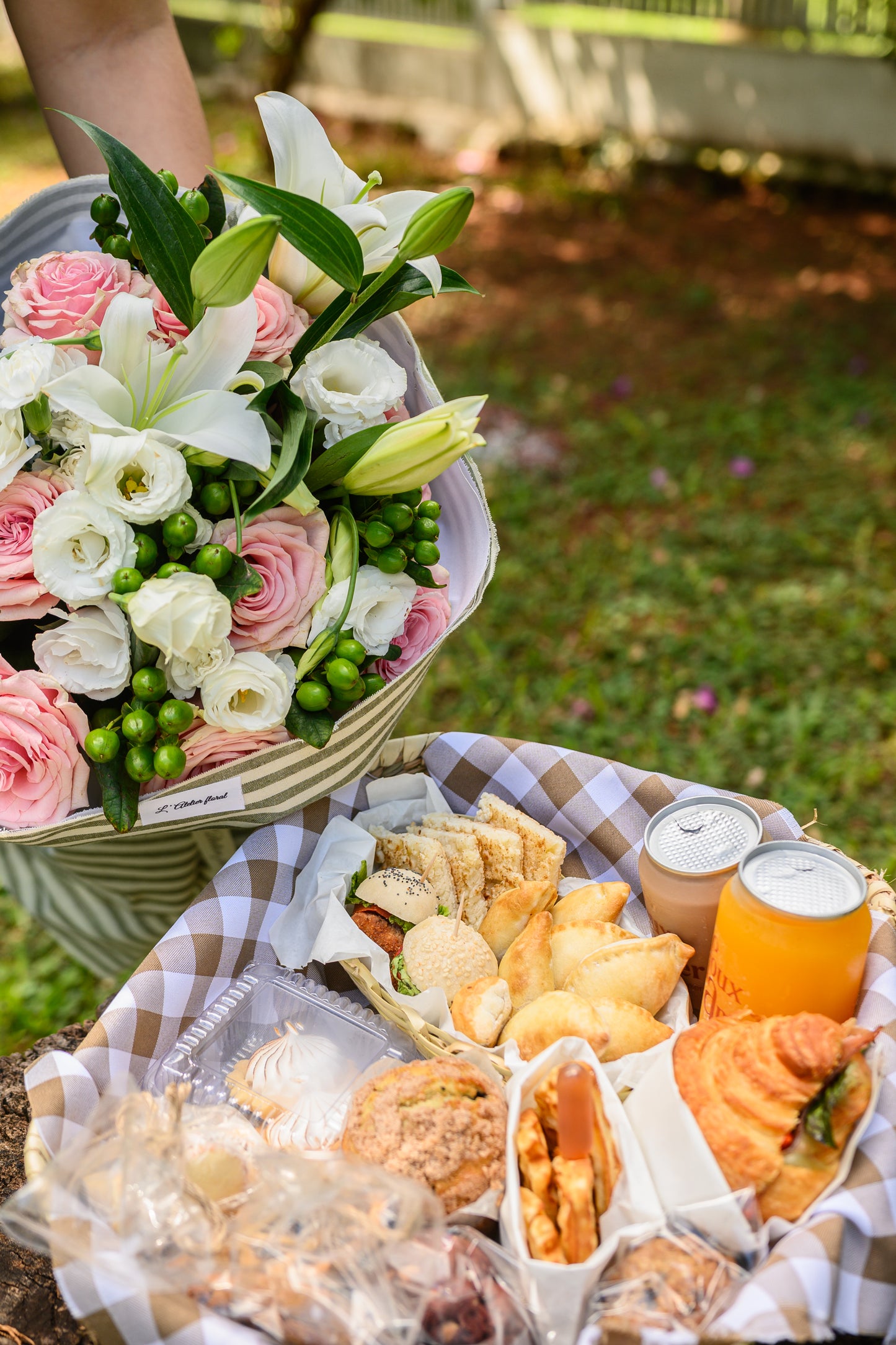 Canasta Doux Premium ( No incluye ningún arreglo de flores)